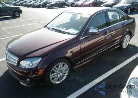 2009 Mercedes-Benz C300 z USA, uszkodzony, nr VIN WDDGF54X79R043380